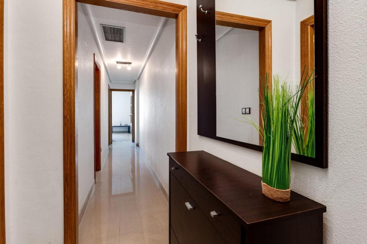 Nice Apartment With Terrace On The Los Locos Beach ตอร์เรเวียคา ภายนอก รูปภาพ