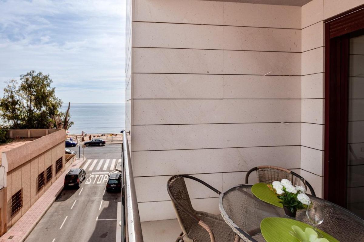 Nice Apartment With Terrace On The Los Locos Beach ตอร์เรเวียคา ภายนอก รูปภาพ